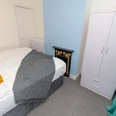 Fantastic 3 Bedroom House *Free Parking* Wolverhampton Exteriér fotografie