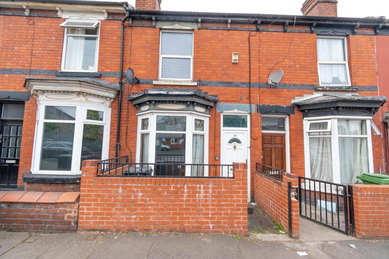 Fantastic 3 Bedroom House *Free Parking* Wolverhampton Exteriér fotografie