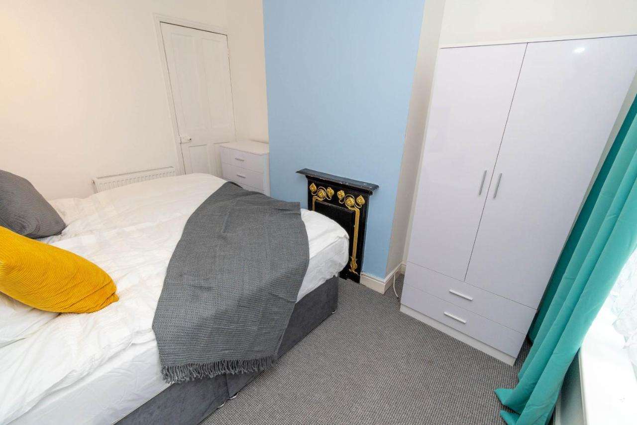 Fantastic 3 Bedroom House *Free Parking* Wolverhampton Exteriér fotografie
